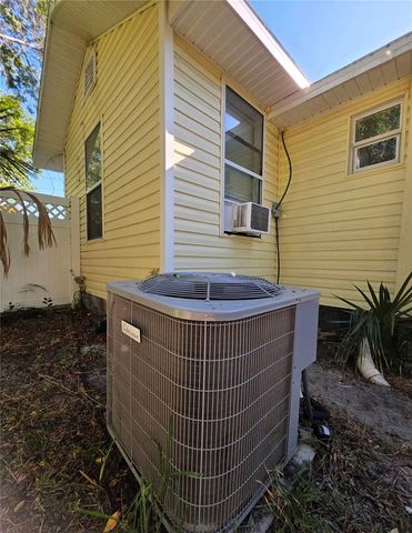 811 N DISSTON AVENUE, Tavares, FL 32778