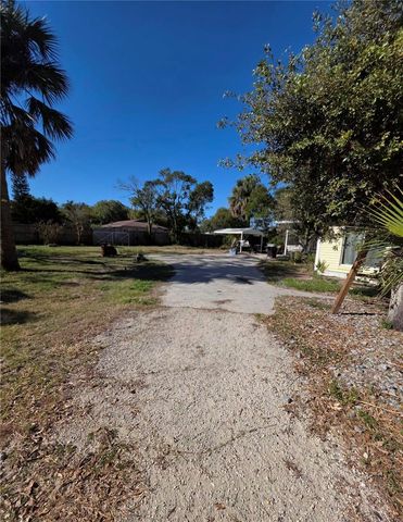 811 N DISSTON AVENUE, Tavares, FL 32778