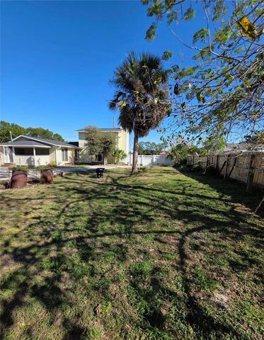 811 N DISSTON AVENUE, Tavares, FL 32778