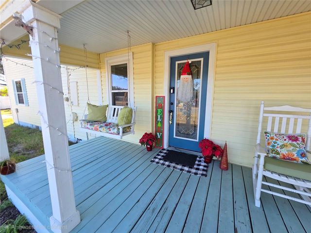 811 N DISSTON AVENUE, Tavares, FL 32778