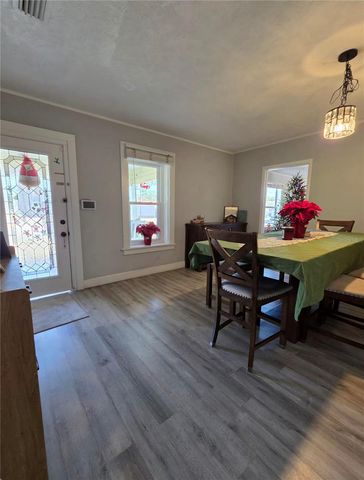 811 N DISSTON AVENUE, Tavares, FL 32778