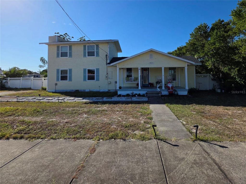 811 N DISSTON AVENUE, Tavares, FL 32778