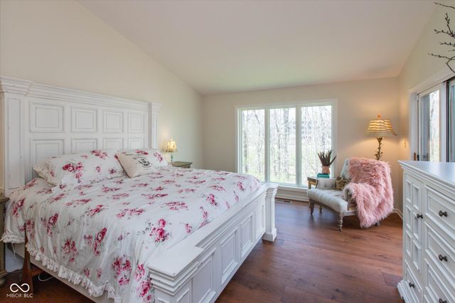 1726 Creekside Lane W, Carmel, IN 46032