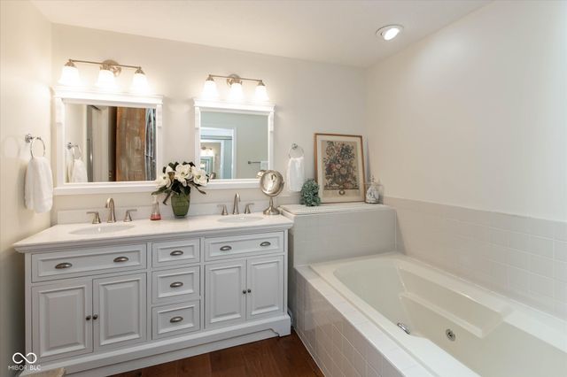 1726 Creekside Lane W, Carmel, IN 46032
