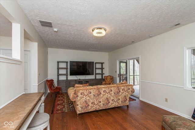 1726 Creekside Lane W, Carmel, IN 46032