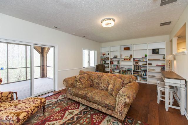 1726 Creekside Lane W, Carmel, IN 46032