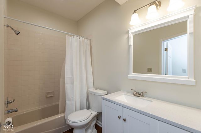 1726 Creekside Lane W, Carmel, IN 46032