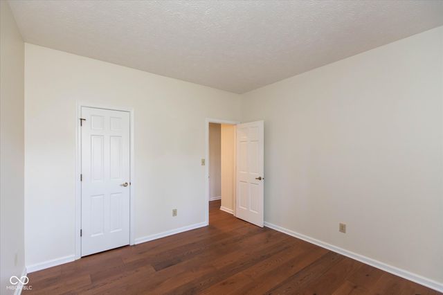 1726 Creekside Lane W, Carmel, IN 46032