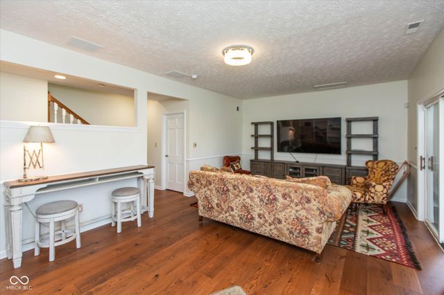 1726 Creekside Lane W, Carmel, IN 46032
