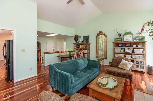 1726 Creekside Lane W, Carmel, IN 46032