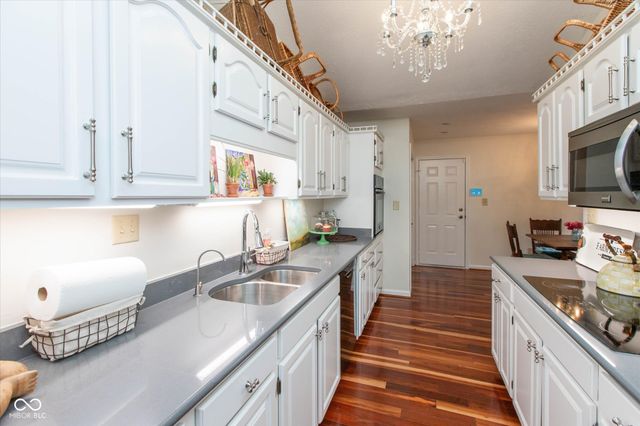 1726 Creekside Lane W, Carmel, IN 46032