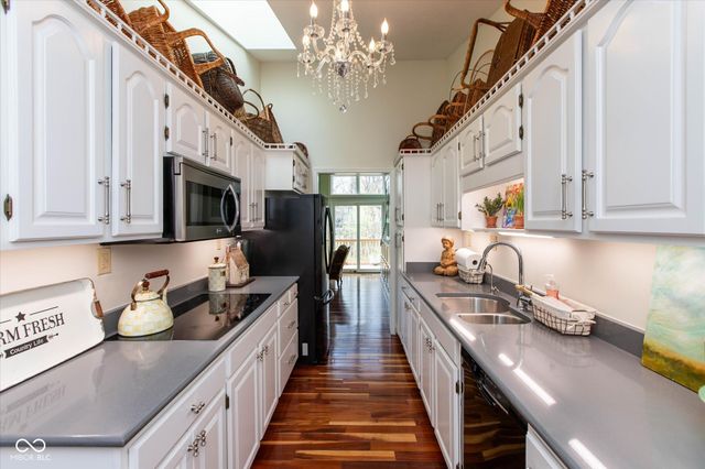 1726 Creekside Lane W, Carmel, IN 46032