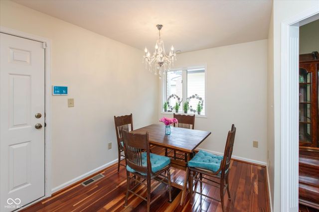 1726 Creekside Lane W, Carmel, IN 46032