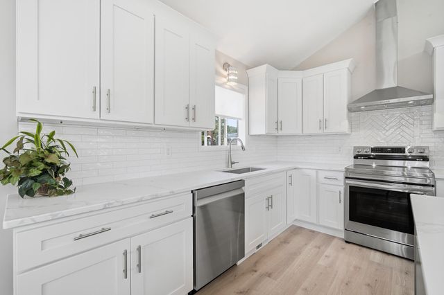 402 KELLY AVE, Tuckerton, NJ 08087