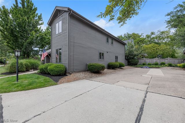 1025 Stonewood Court, Westlake, OH 44145