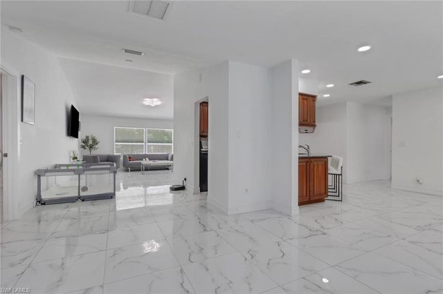 521 31st ST SW, Naples, FL 34117