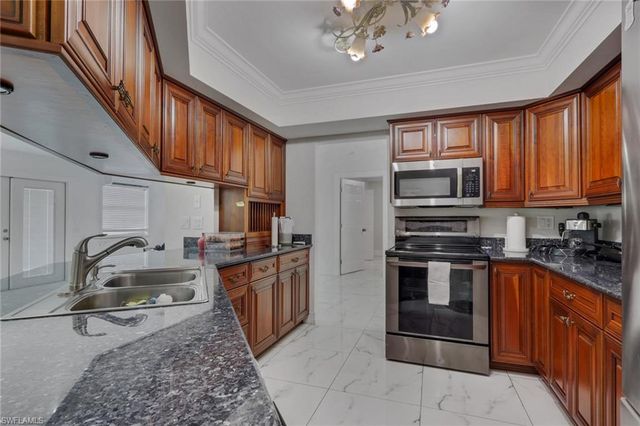 521 31st ST SW, Naples, FL 34117