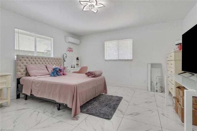 521 31st ST SW, Naples, FL 34117