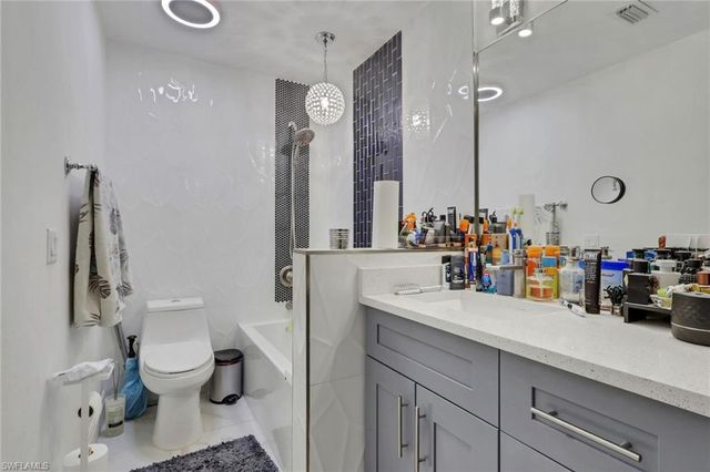 521 31st ST SW, Naples, FL 34117
