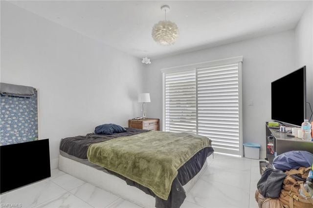 521 31st ST SW, Naples, FL 34117