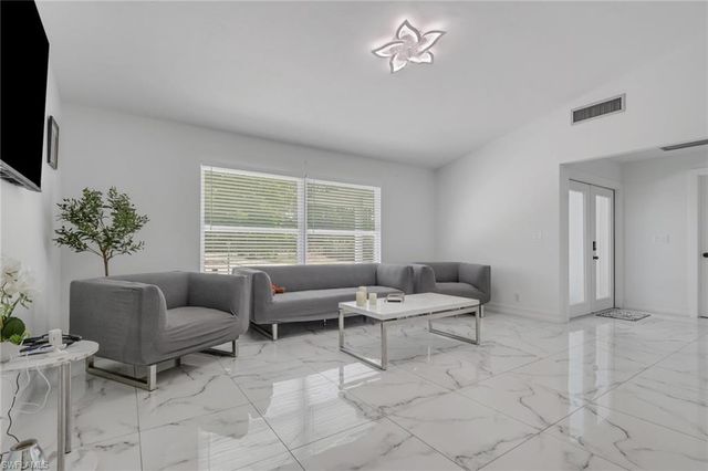 521 31st ST SW, Naples, FL 34117