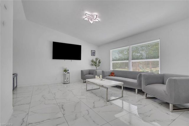 521 31st ST SW, Naples, FL 34117