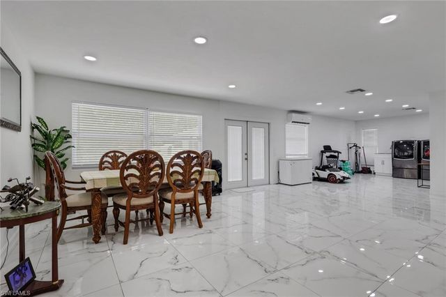 521 31st ST SW, Naples, FL 34117