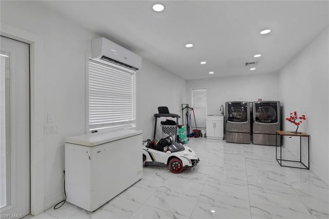 521 31st ST SW, Naples, FL 34117
