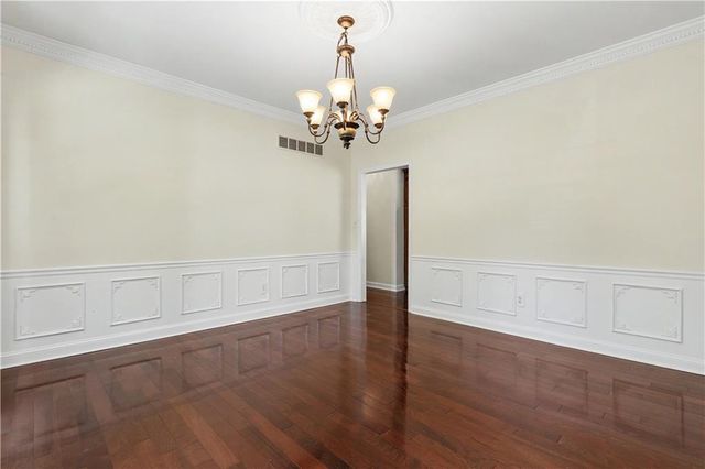 3104 S Victoria Lane, Blue Springs, MO 64015