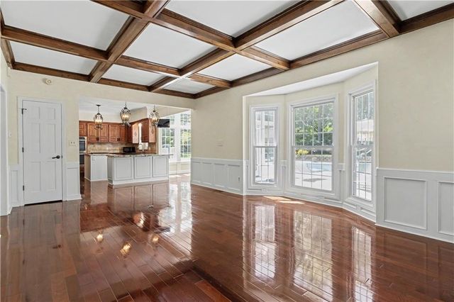 3104 S Victoria Lane, Blue Springs, MO 64015