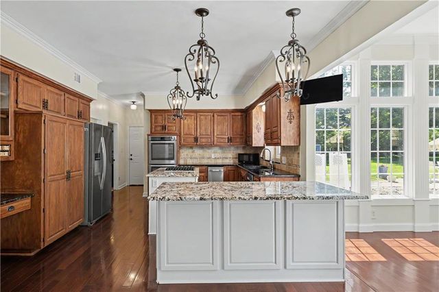 3104 S Victoria Lane, Blue Springs, MO 64015