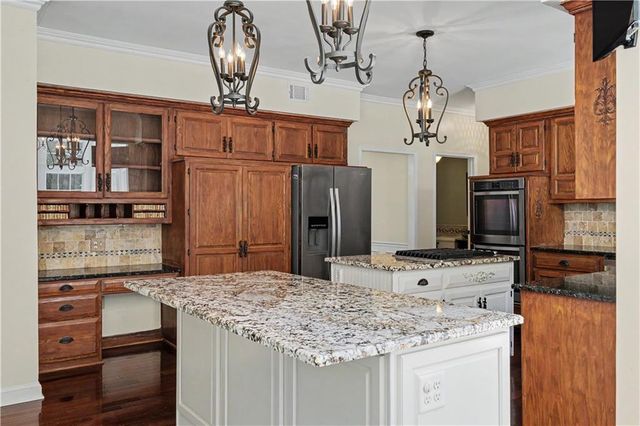 3104 S Victoria Lane, Blue Springs, MO 64015