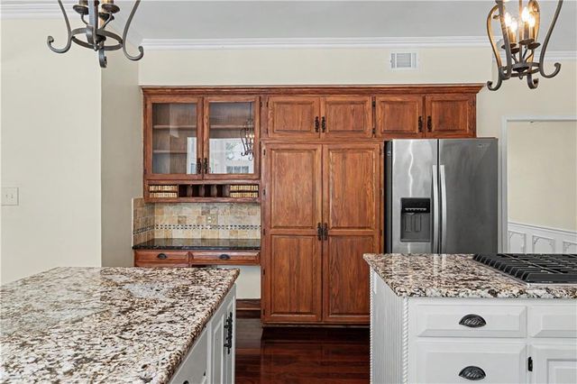 3104 S Victoria Lane, Blue Springs, MO 64015