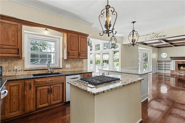 3104 S Victoria Lane, Blue Springs, MO 64015