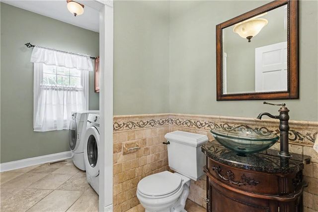 3104 S Victoria Lane, Blue Springs, MO 64015