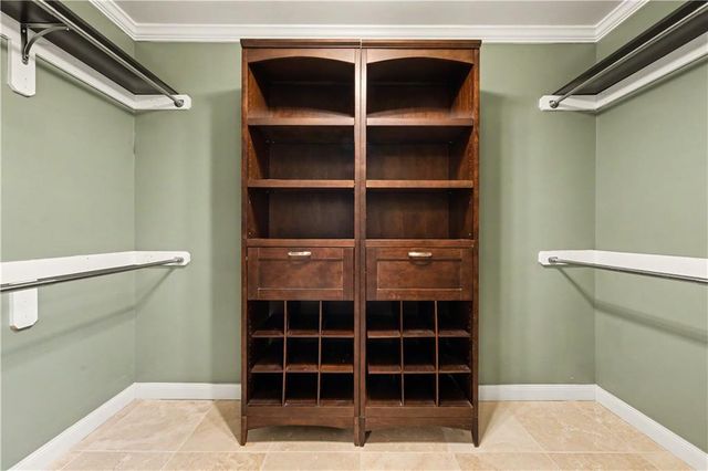 3104 S Victoria Lane, Blue Springs, MO 64015