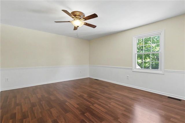 3104 S Victoria Lane, Blue Springs, MO 64015