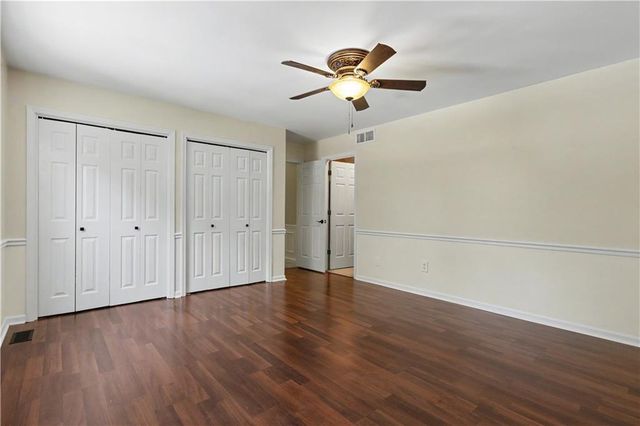 3104 S Victoria Lane, Blue Springs, MO 64015