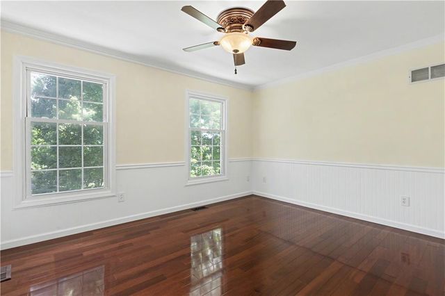 3104 S Victoria Lane, Blue Springs, MO 64015