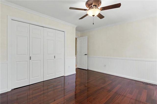 3104 S Victoria Lane, Blue Springs, MO 64015