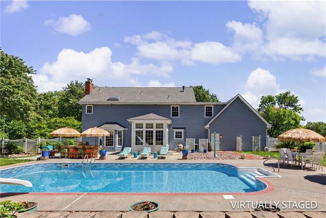 3104 S Victoria Lane, Blue Springs, MO 64015