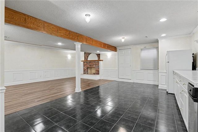 3104 S Victoria Lane, Blue Springs, MO 64015