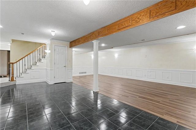 3104 S Victoria Lane, Blue Springs, MO 64015