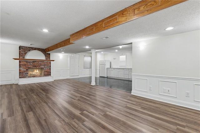 3104 S Victoria Lane, Blue Springs, MO 64015
