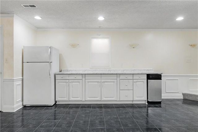 3104 S Victoria Lane, Blue Springs, MO 64015