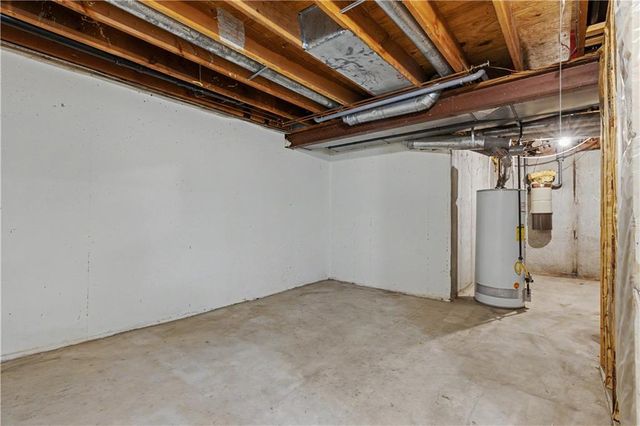3104 S Victoria Lane, Blue Springs, MO 64015