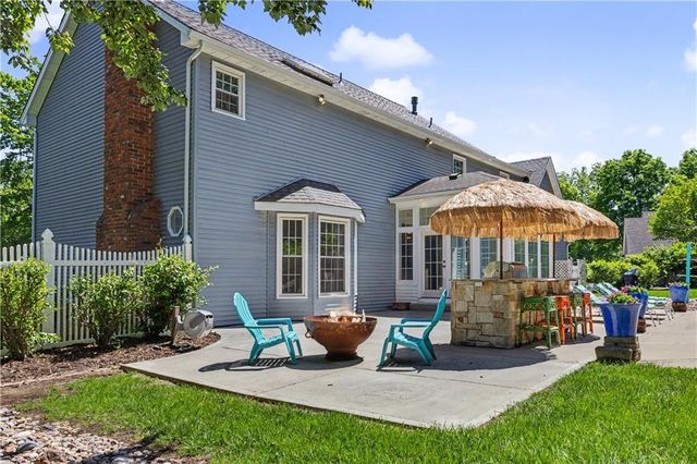 3104 S Victoria Lane, Blue Springs, MO 64015