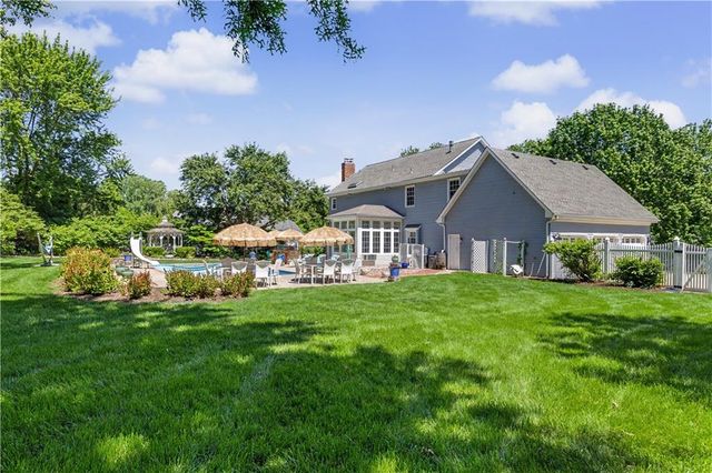 3104 S Victoria Lane, Blue Springs, MO 64015