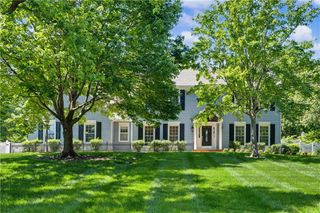 3104 S Victoria Lane, Blue Springs, MO 64015