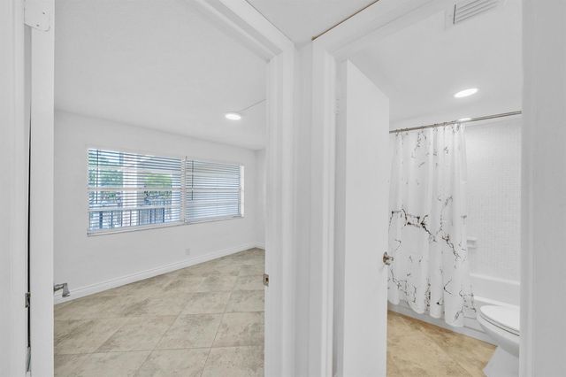3099 NW 48th Avenue 260, Lauderdale Lakes, FL 33313